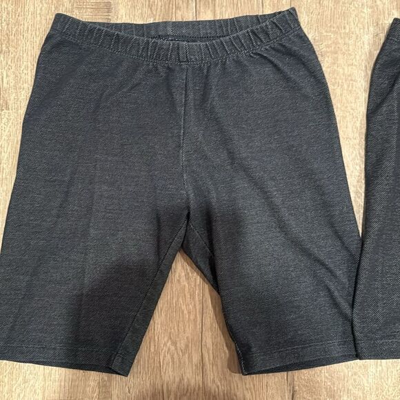 Girl 2 shorts bundle - Picture 2 of 8